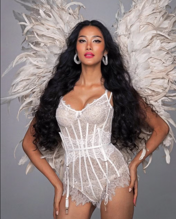 Hoàng Thùy lỡ hẹn với Victoria’s Secret