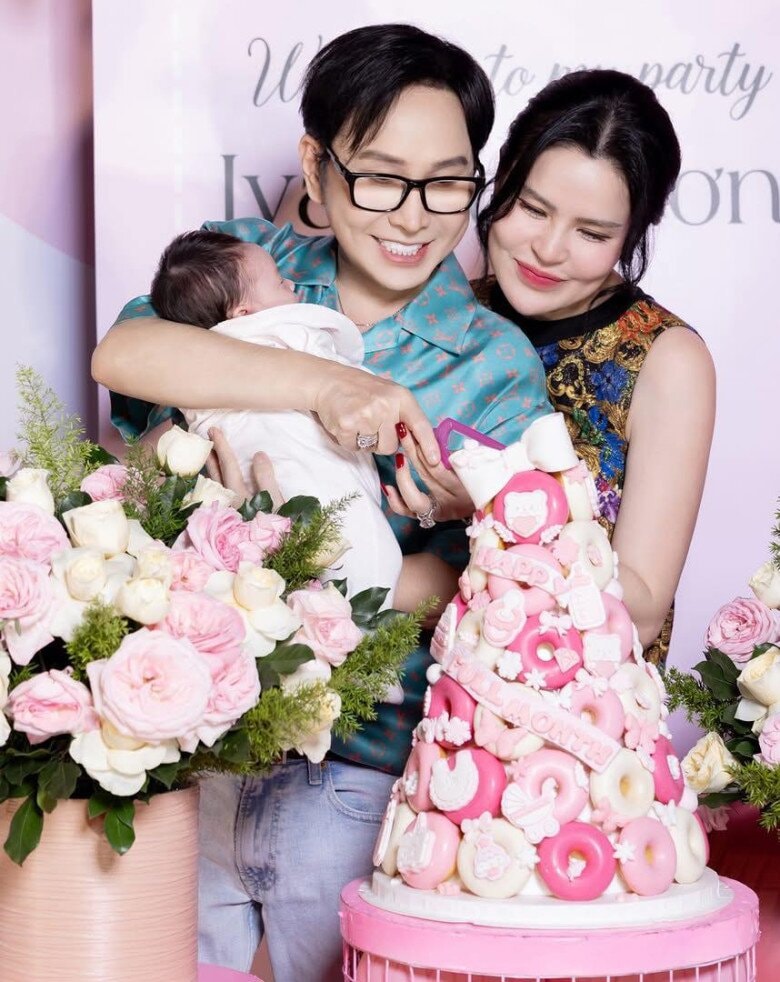 Con gái Hoa hậu Phương Lê và NSƯT Vũ Luân: 'Bản sao' nhí gây sốt và cách nuôi dạy khoa học Con gái Hoa hậu Phương Lê và NSƯT Vũ Luân: 'Bản sao' nhí gây sốt và cách nuôi dạy khoa học