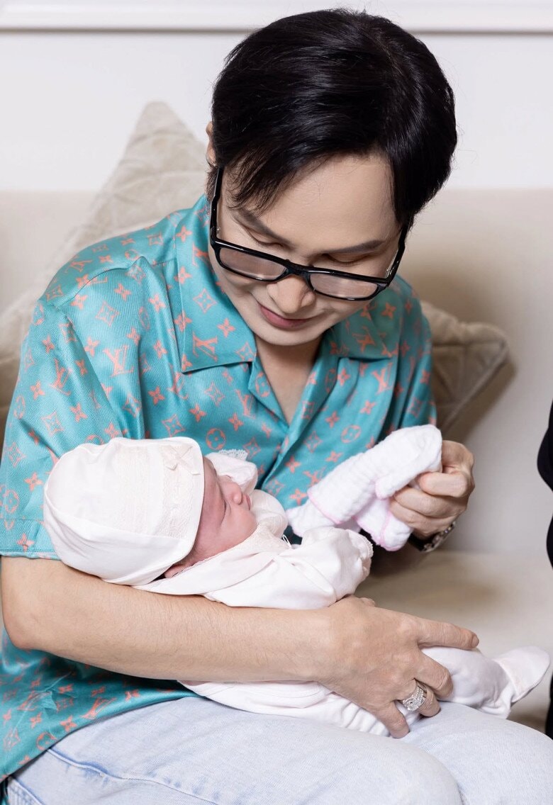 Con gái Hoa hậu Phương Lê và NSƯT Vũ Luân: 'Bản sao' nhí gây sốt và cách nuôi dạy khoa học Con gái Hoa hậu Phương Lê và NSƯT Vũ Luân: 'Bản sao' nhí gây sốt và cách nuôi dạy khoa học