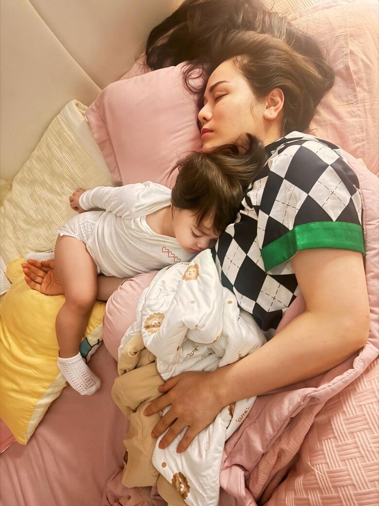 Nhật Kim Anh chia sẻ khoảnh khắc bên con gái Julia và hành trình nuôi dạy hai con tại TP.HCM Nhật Kim Anh chia sẻ khoảnh khắc bên con gái Julia và hành trình nuôi dạy hai con tại TP.HCM