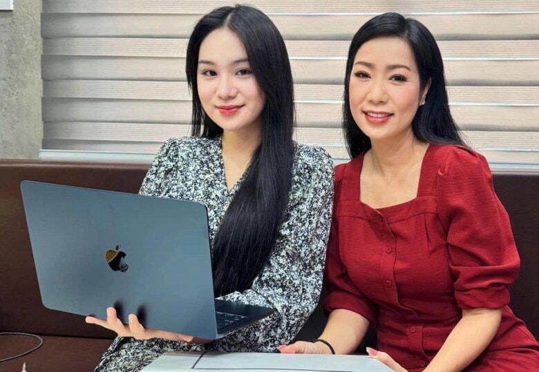 NSND Trịnh Kim Chi khoe nhan sắc hai ái nữ và chuyển động sao Việt 24h