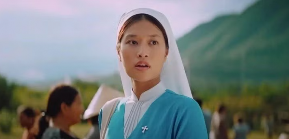 ‘Hẹn em ngày nhật thực’ cán mốc trăm tỷ, giữ vững top đầu phòng vé