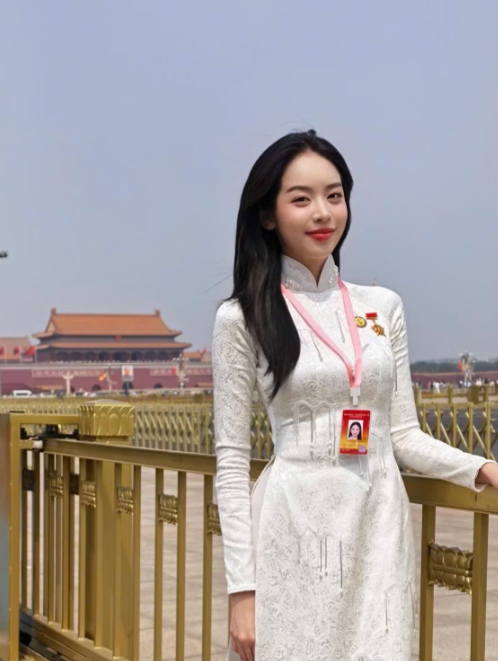 Hoa hậu Thanh Thủy ghi điểm tại Hành trình đỏ Hoa hậu Thanh Thủy ghi điểm tại Hành trình đỏ