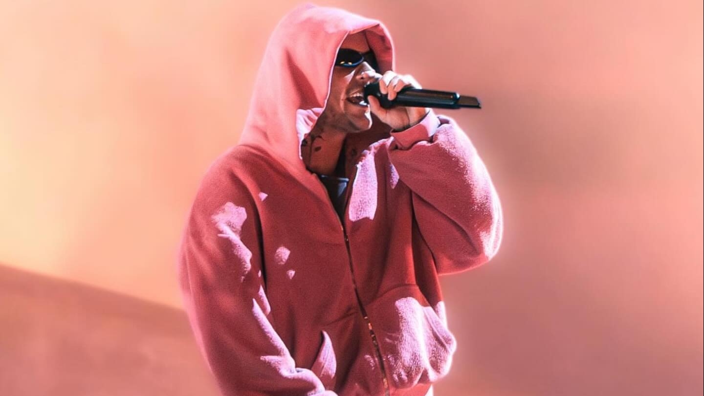 Justin Bieber bán quần áo và đồ lưu niệm thu về 132 tỷ đồng