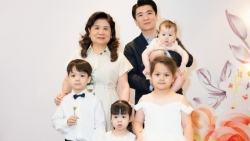 Con gái Hoa hậu Đỗ Mỹ Linh lên sân khấu hát mừng sinh nhật phu nhân Bầu Hiển