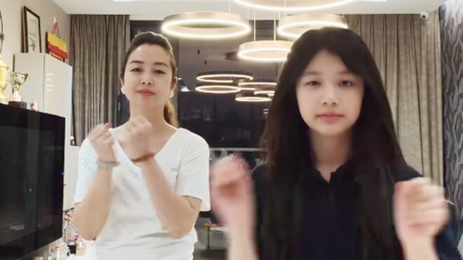 Jennifer Phạm và con gái Thùy An gây sốt với nhan sắc trẻ trung trong clip vũ đạo