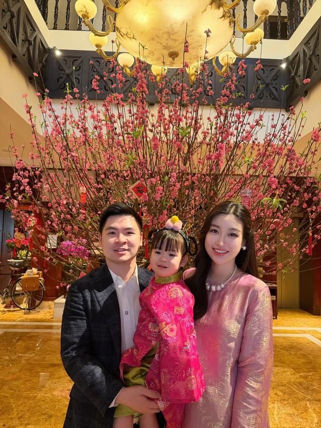 Hoa hậu Đỗ Mỹ Linh hé lộ tên em Happy, chuẩn bị đón con thứ hai