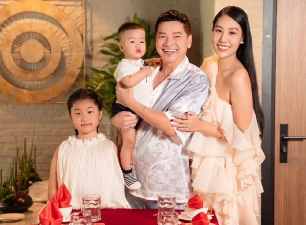 Nghệ sĩ Quang Minh đăng ký kết hôn với bạn gái và cuộc sống ở tuổi 66