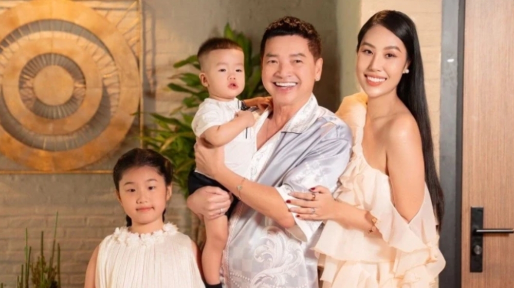 Nghệ sĩ Quang Minh đăng ký kết hôn với bạn gái và cuộc sống ở tuổi 66