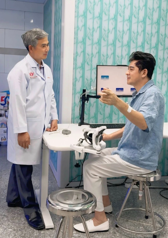 Nghệ sĩ Huỳnh Anh Tuấn hồi phục sau đột quỵ: Dùng AI lồng tiếng để duy trì đam mê