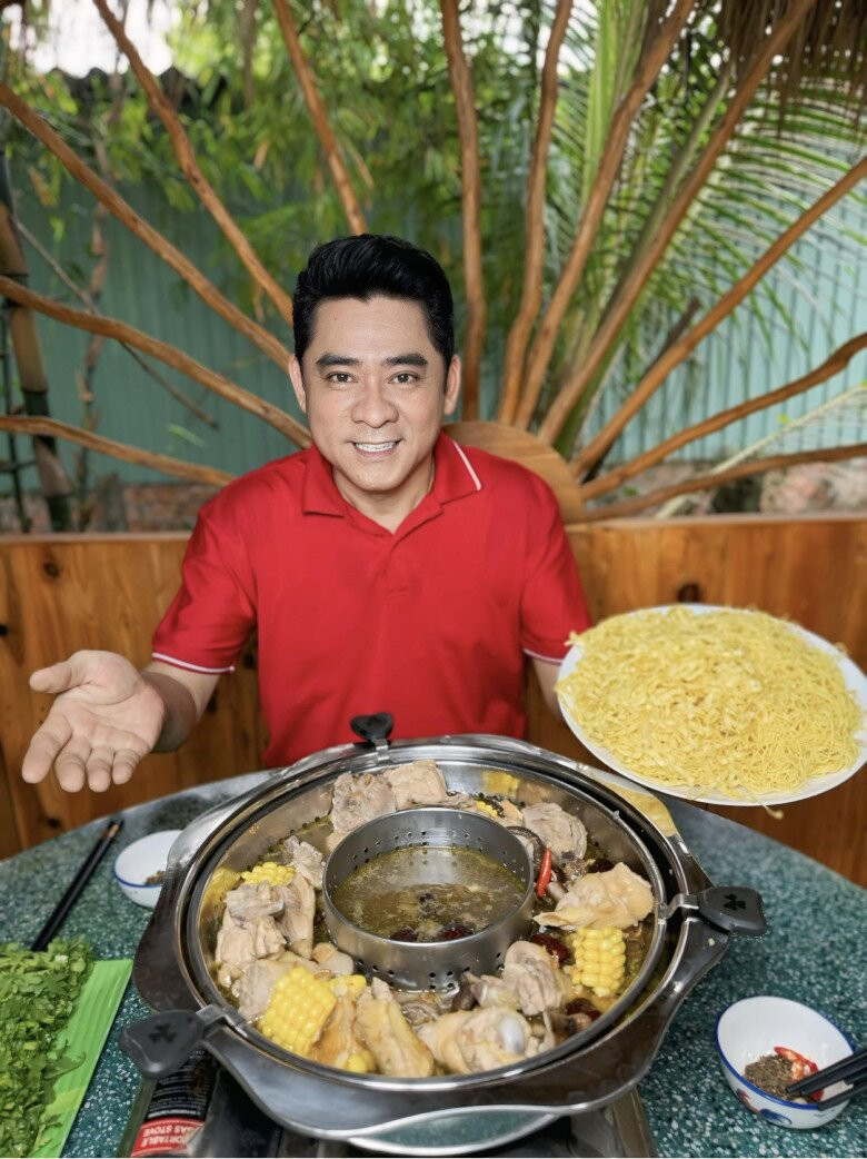 Nghệ sĩ Huỳnh Anh Tuấn hồi phục sau đột quỵ: Dùng AI lồng tiếng để duy trì đam mê