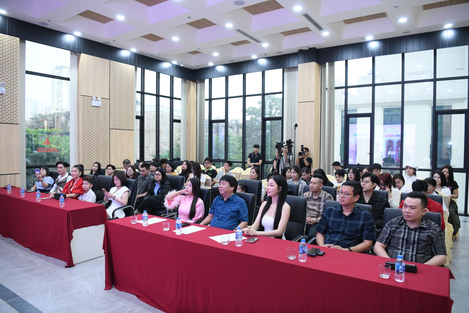 Hoàng Thúy Vy trở thành đại diện Việt Nam tại Mini Miss Junior Idol World 2026