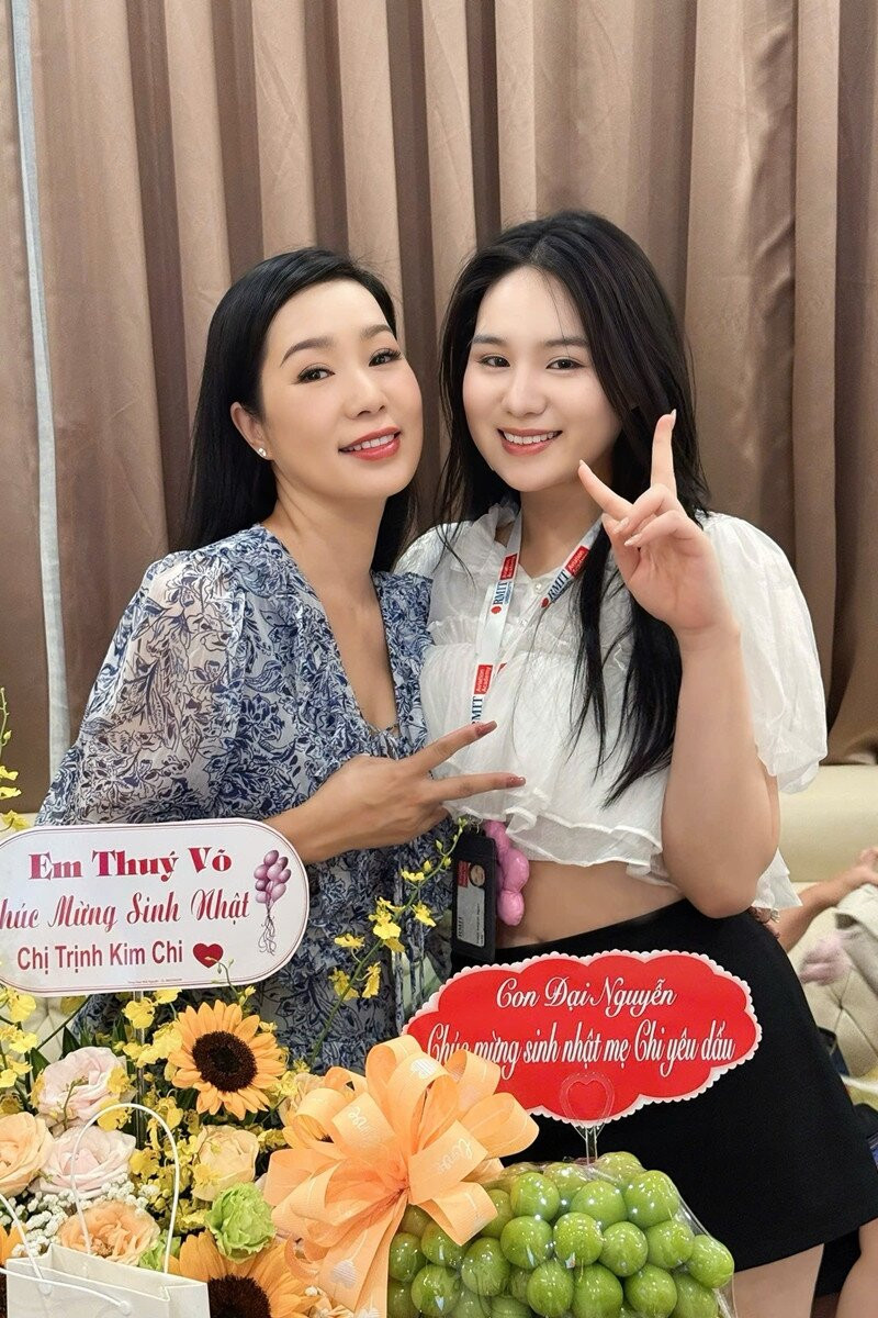 Con gái NSND Trịnh Kim Chi tốt nghiệp loại Giỏi: Nữ sinh 1,72m quyết không nối nghiệp mẹ