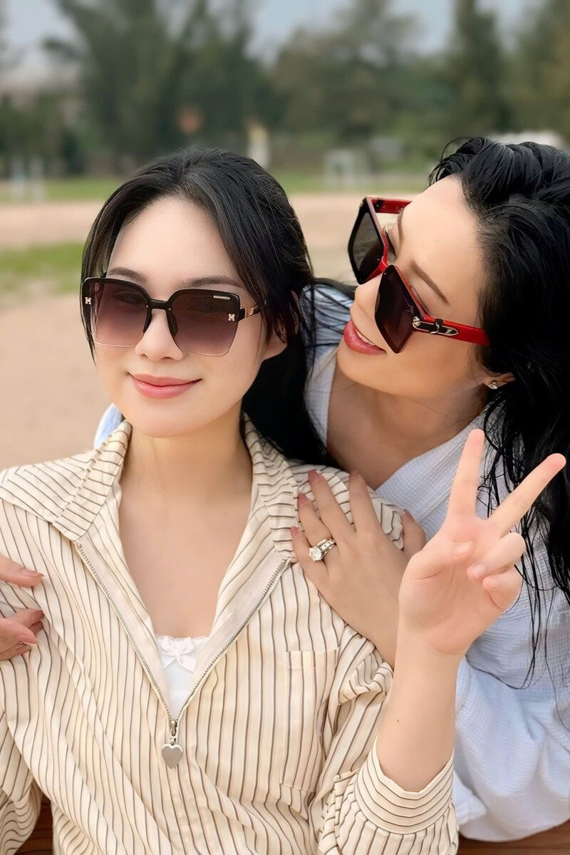 Con gái NSND Trịnh Kim Chi tốt nghiệp loại Giỏi: Nữ sinh 1,72m quyết không nối nghiệp mẹ