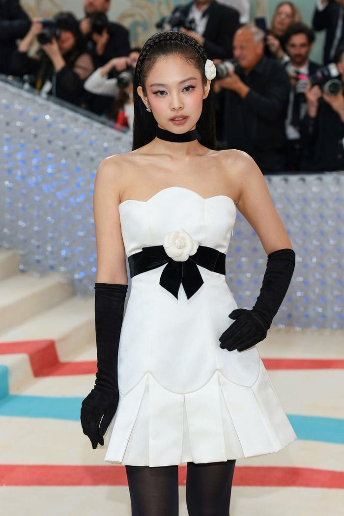 Lần đầu tham dự Met Gala, Jennie (BLACKPINK) thắng "áp đảo" ở chi tiết này