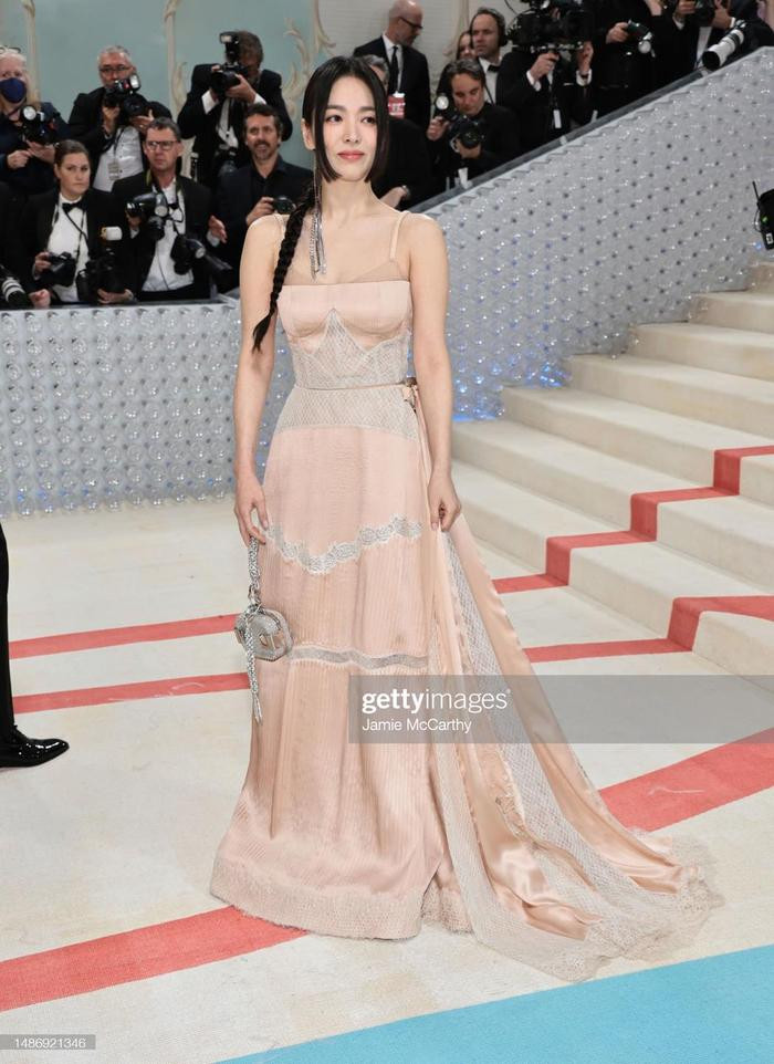 Lần đầu tham dự Met Gala, Jennie (BLACKPINK) thắng "áp đảo" ở chi tiết này