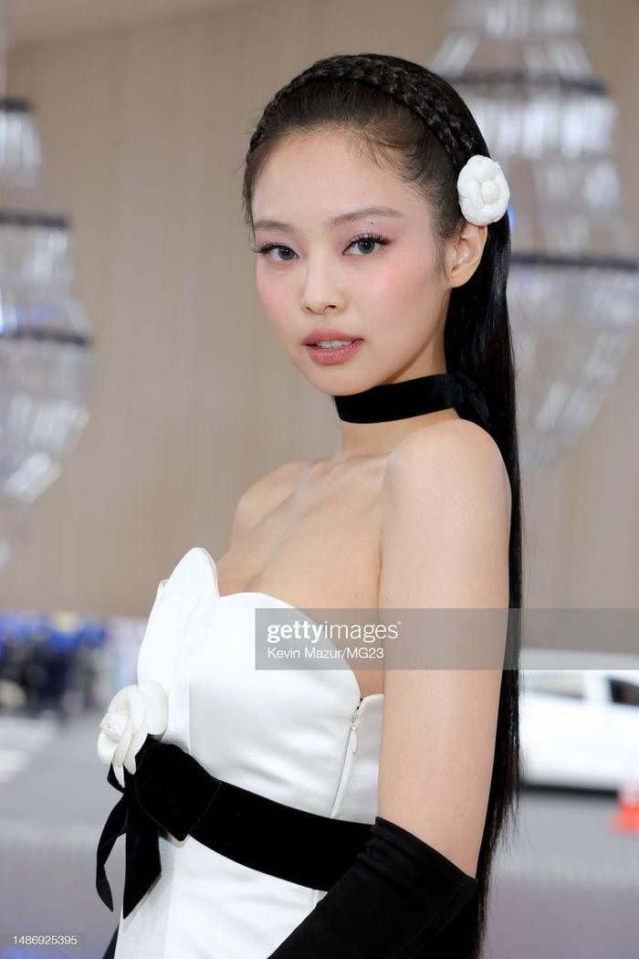 Lần đầu tham dự Met Gala, Jennie (BLACKPINK) thắng "áp đảo" ở chi tiết này