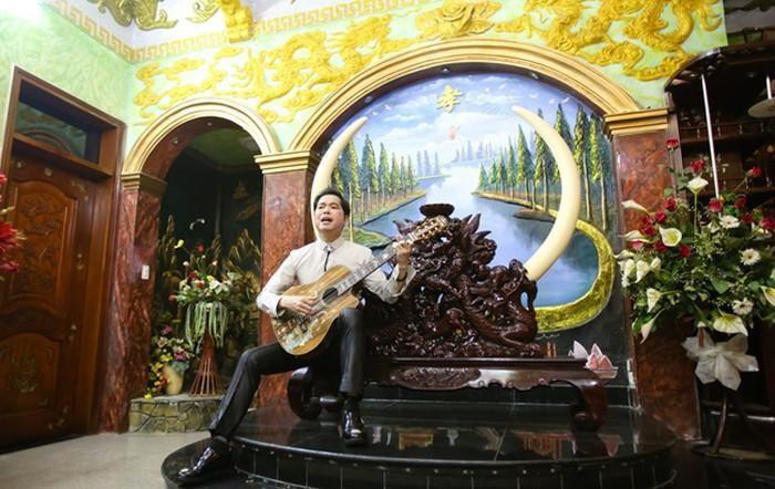 "Ông hoàng bolero" phong độ tuổi 54, tuyên bố sẽ hiến tặng biệt thự 400 tỷ đồng sau khi qua đời