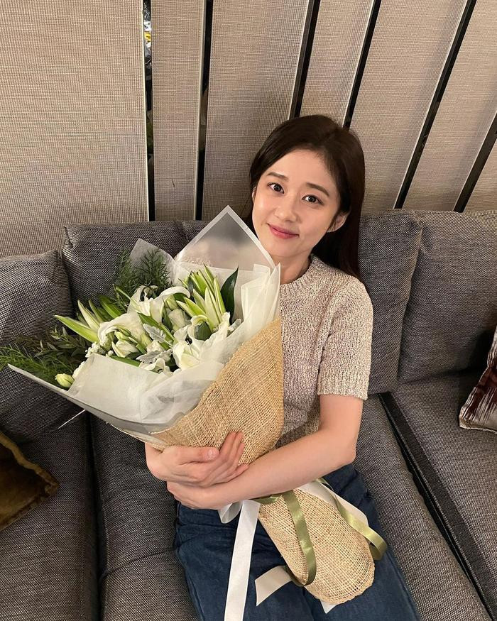 Nhan sắc "bất chấp thời gian" của Jang Nara ở tuổi 42