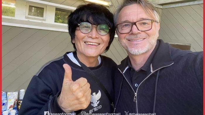 HLV Troussier đến sân cổ vũ U23 Indonesia nhưng… mất vé dự Olympic 2024