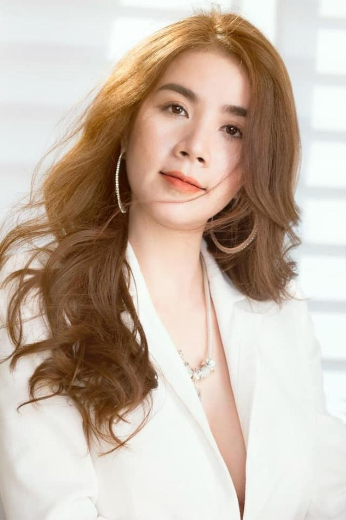 Diễn viên Kha Ly tiết lộ không sống cùng chồng suốt nửa tháng, dân tình tò mò hỏi lý do