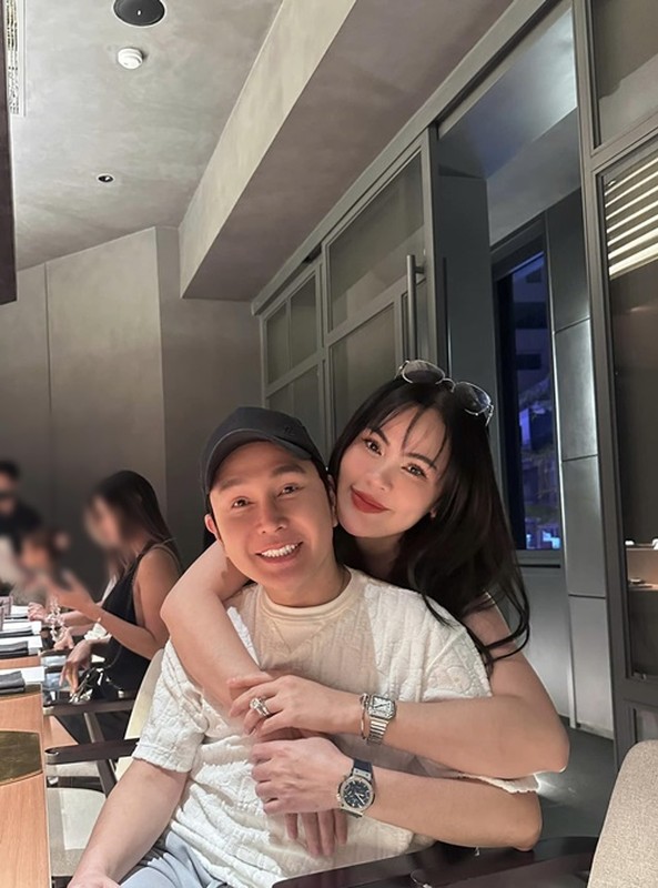 Phương Lê sống xa hoa, hạnh phúc bên Vũ Luân