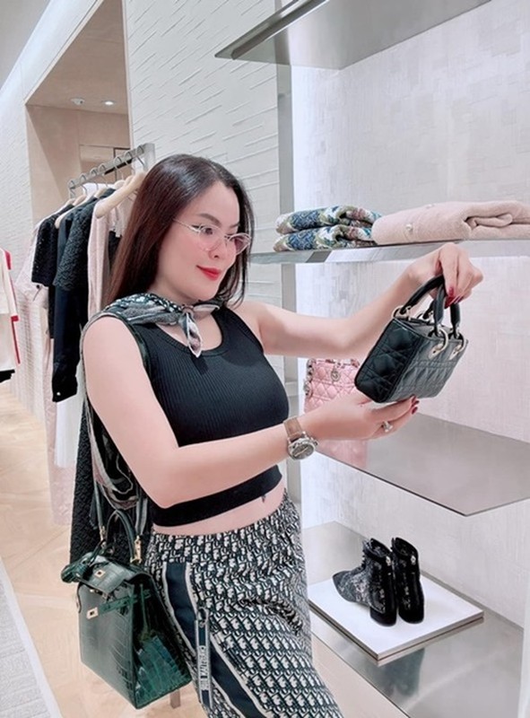 Phương Lê sống xa hoa, hạnh phúc bên Vũ Luân