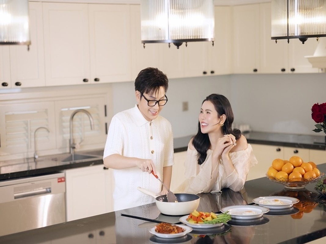 Phương Lê sống xa hoa, hạnh phúc bên Vũ Luân
