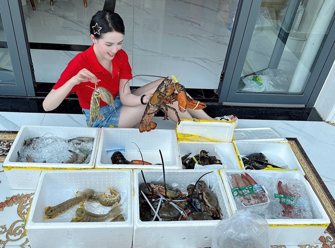 Phan Thị Mơ về biệt thự 10 tỷ đón kỳ nghỉ cùng bố mẹ