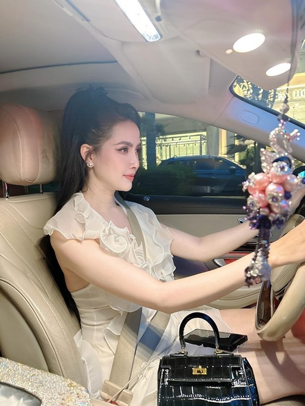 Phan Thị Mơ về biệt thự 10 tỷ đón kỳ nghỉ cùng bố mẹ