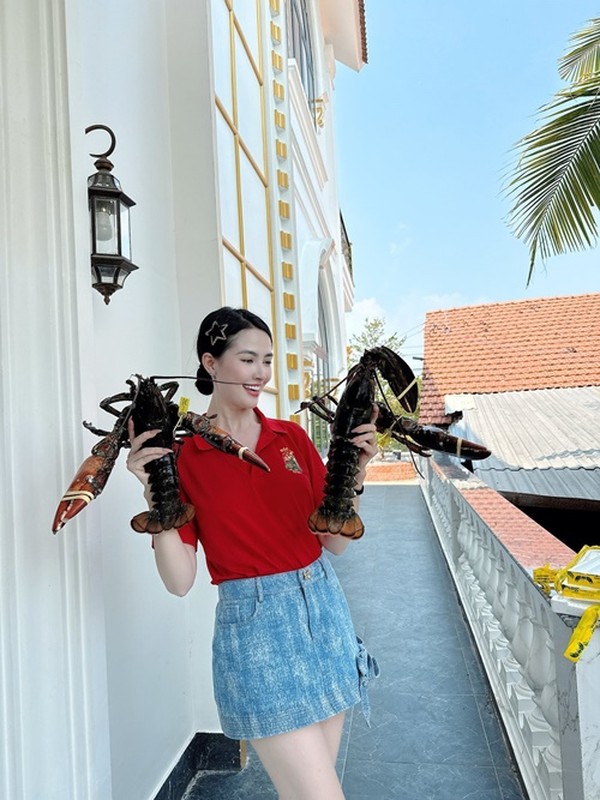 Phan Thị Mơ về biệt thự 10 tỷ đón kỳ nghỉ cùng bố mẹ