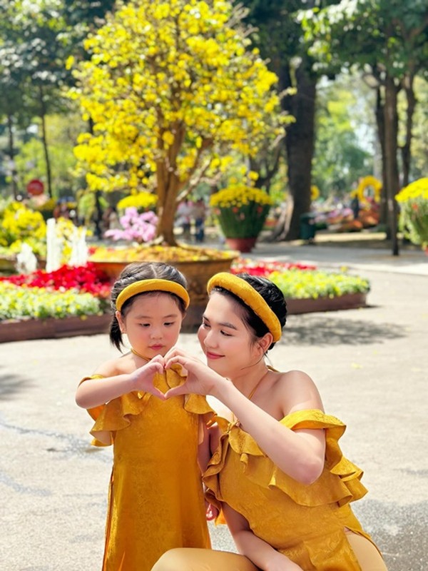 Con gái của người mẫu Ngọc Trinh xinh xắn, ở biệt thự 50 tỷ Con gái của người mẫu Ngọc Trinh xinh xắn, ở biệt thự 50 tỷ