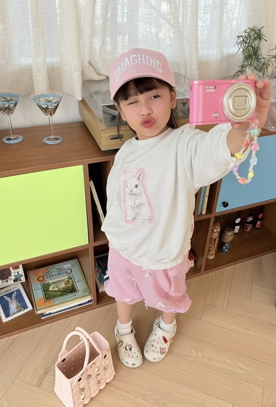 Con gái của người mẫu Ngọc Trinh xinh xắn, ở biệt thự 50 tỷ Con gái của người mẫu Ngọc Trinh xinh xắn, ở biệt thự 50 tỷ