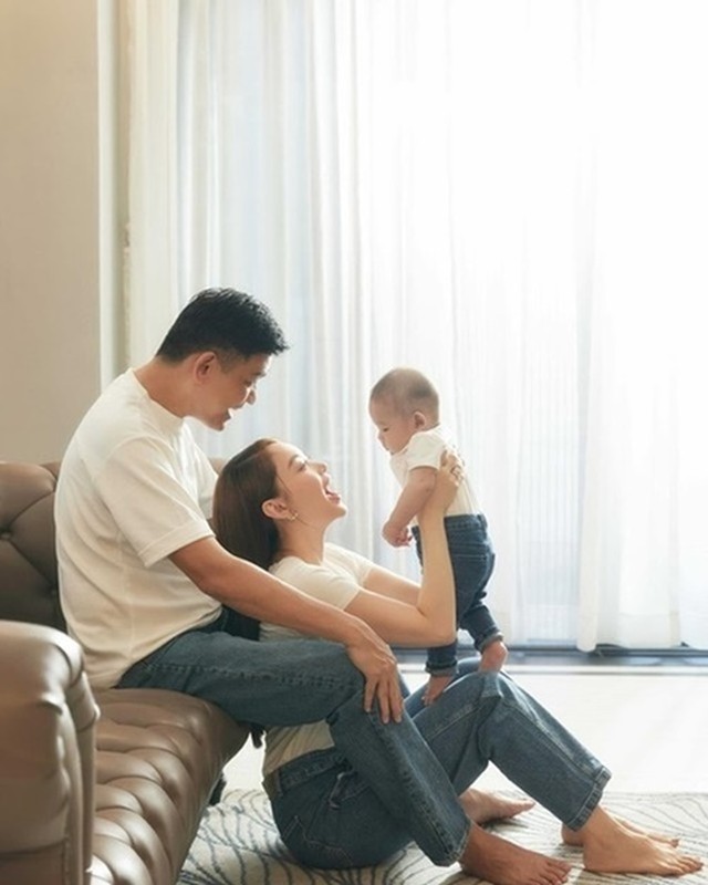 Cuộc sống giàu sang của nhóm "Gia đình văn hóa"