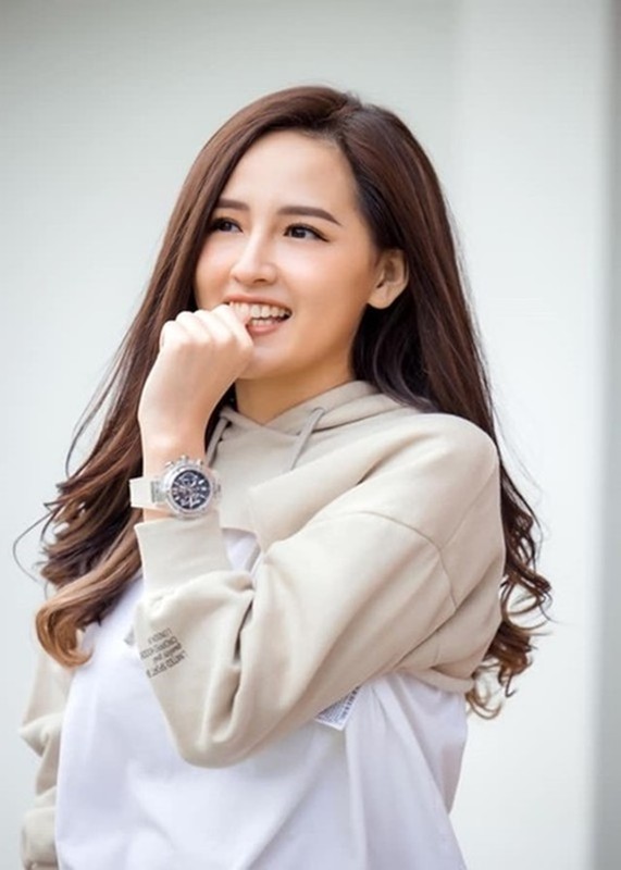 Cuộc sống giàu sang của nhóm "Gia đình văn hóa"