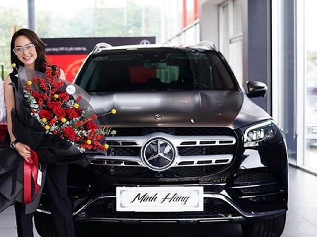 Cuộc sống giàu sang của nhóm "Gia đình văn hóa" Cuộc sống giàu sang của nhóm "Gia đình văn hóa"
