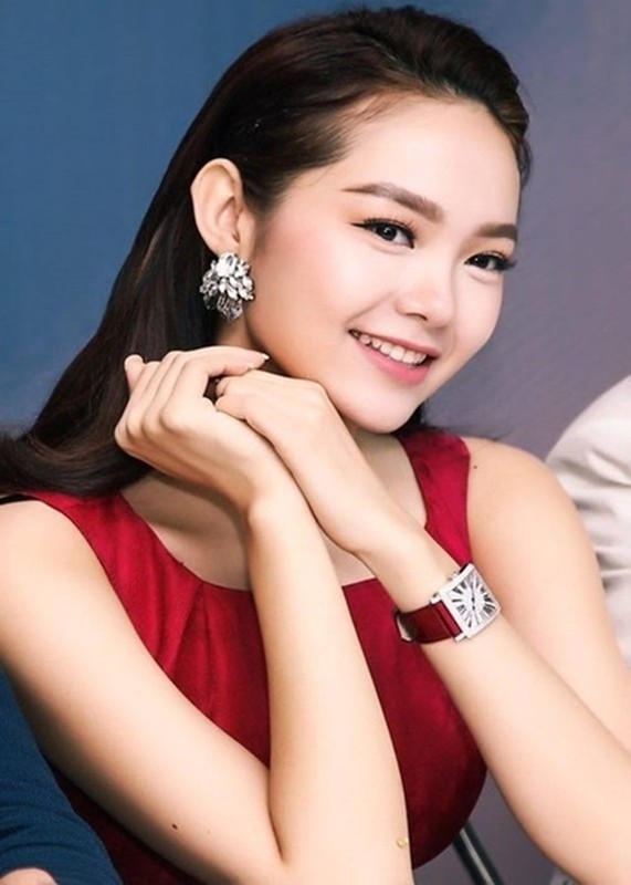 Cuộc sống giàu sang của nhóm "Gia đình văn hóa"