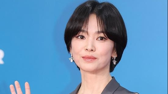 Song Hye Kyo gây sốt, IU cùng Park Bo Gum trắng tay ở Baeksang 2025