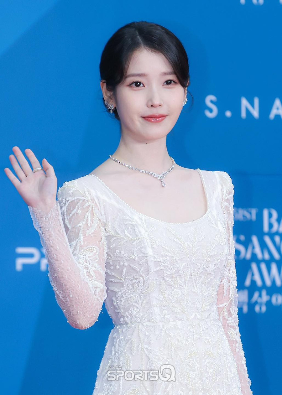 Song Hye Kyo gây sốt, IU cùng Park Bo Gum trắng tay ở Baeksang 2025