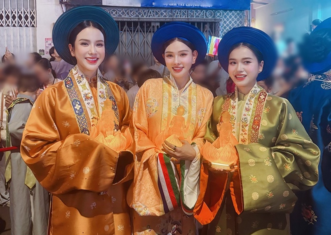 Tiểu Vy - Diệp Lâm Anh mặc Việt phục ở Đại lễ Vesak 2025