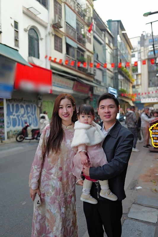 Đỗ Vinh Quang khoe ảnh du lịch nước ngoài cùng vợ Hoa hậu Đỗ Vinh Quang khoe ảnh du lịch nước ngoài cùng vợ Hoa hậu