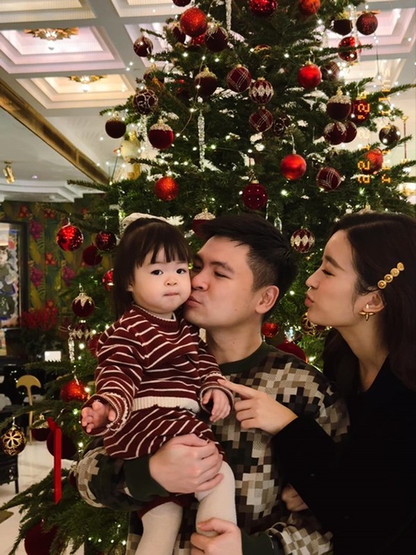 Đỗ Vinh Quang khoe ảnh du lịch nước ngoài cùng vợ Hoa hậu Đỗ Vinh Quang khoe ảnh du lịch nước ngoài cùng vợ Hoa hậu