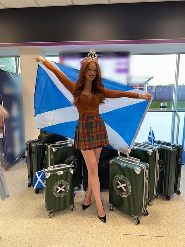 Nhan sắc đối thủ kiêm bạn thân của Ý Nhi ở Miss World 2025
