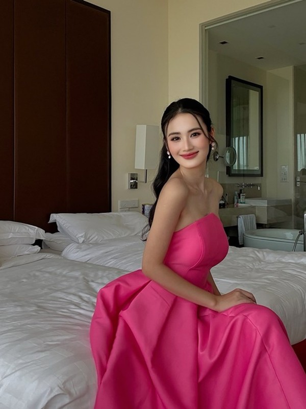 Nhan sắc đối thủ kiêm bạn thân của Ý Nhi ở Miss World 2025