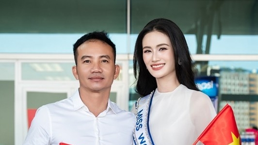 Hậu phương vững chắc của Ý Nhi khi Miss World 2025