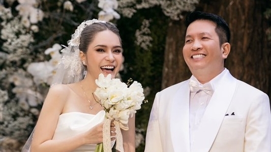 Hôn nhân màu hồng của ca sĩ Đoàn Di Băng và chồng doanh nhân