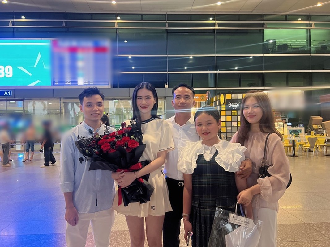 Hậu phương vững chắc của Ý Nhi khi Miss World 2025