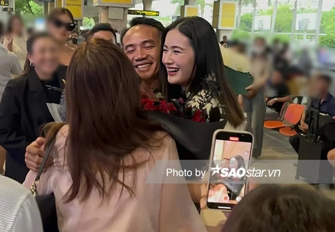 Hậu phương vững chắc của Ý Nhi khi Miss World 2025 Hậu phương vững chắc của Ý Nhi khi Miss World 2025