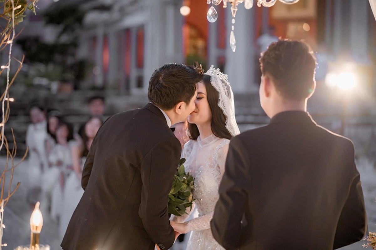 Hôn nhân màu hồng của ca sĩ Đoàn Di Băng và chồng doanh nhân Hôn nhân màu hồng của ca sĩ Đoàn Di Băng và chồng doanh nhân
