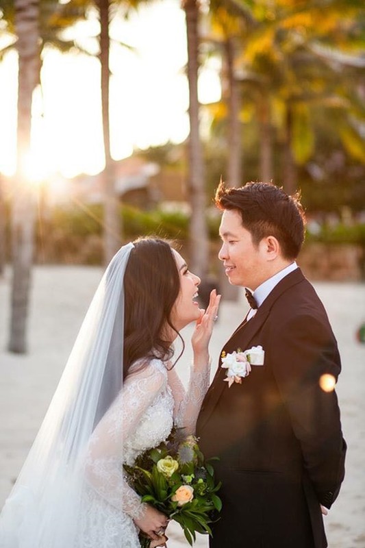 Hôn nhân màu hồng của ca sĩ Đoàn Di Băng và chồng doanh nhân